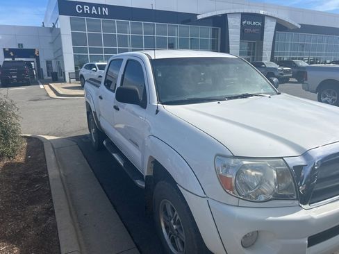 Used 2011 Toyota Tacoma PreRunner w/ SR5 Pkg #2 image 8