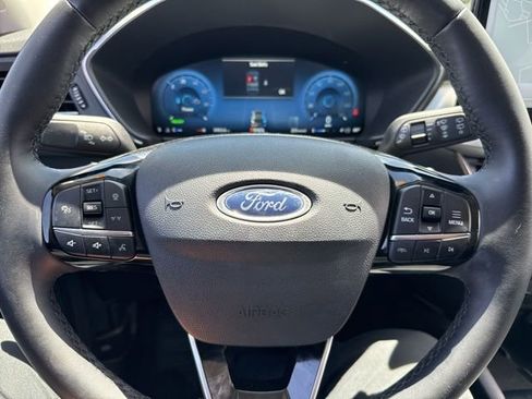 Used 2023 Ford Escape Platinum w/ Premium Technology Package AWD/4WD image 15