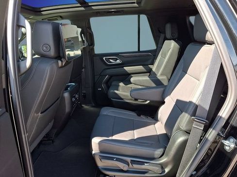 Used 2024 Chevrolet Tahoe Z71 w/ Luxury Package AWD/4WD image 7
