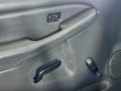 Used 2004 Chevrolet Silverado 2500 W/T RWD image 15