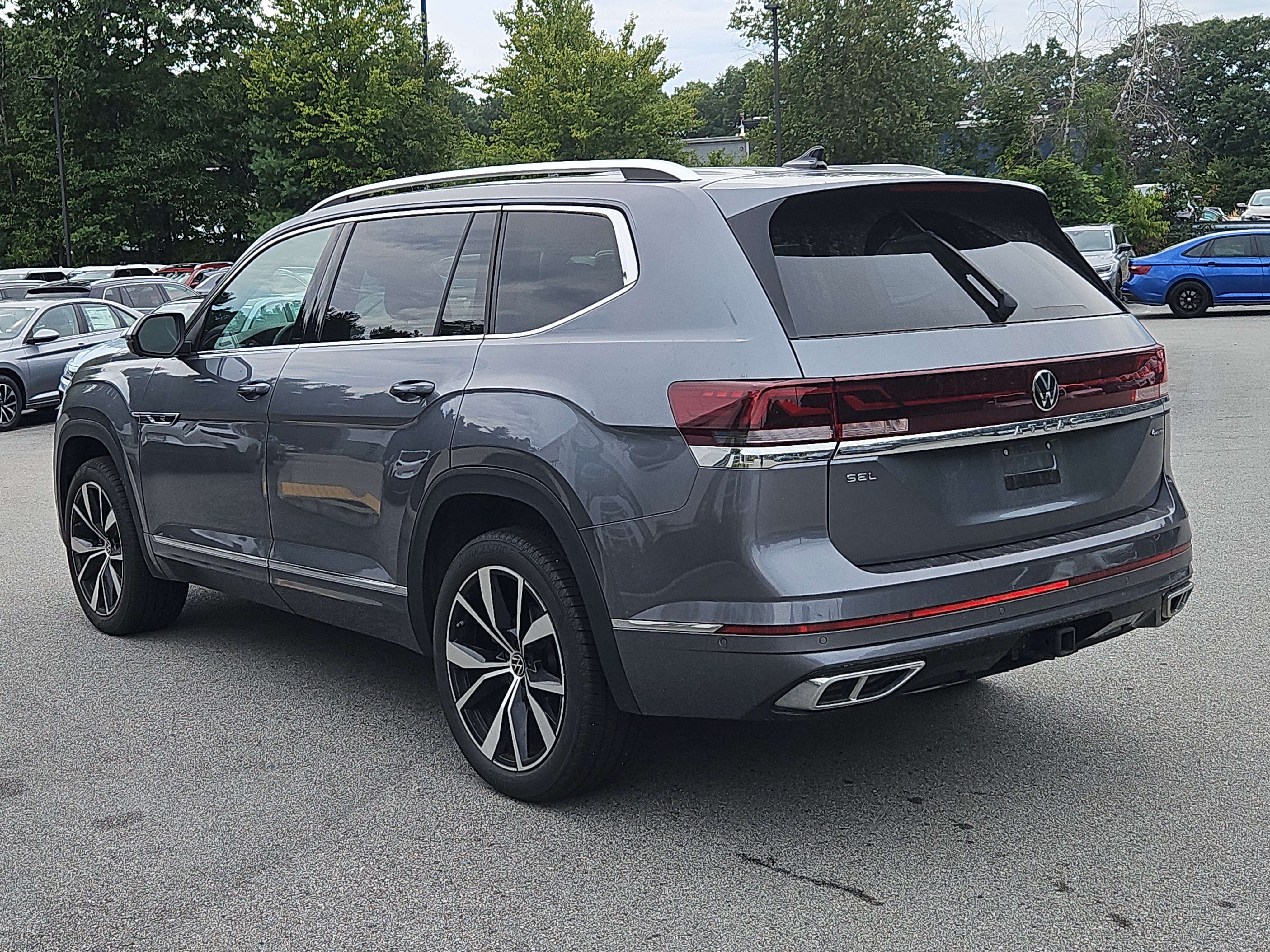 Certified 2024 Volkswagen Atlas SEL Premium R-Line AWD/4WD image 32