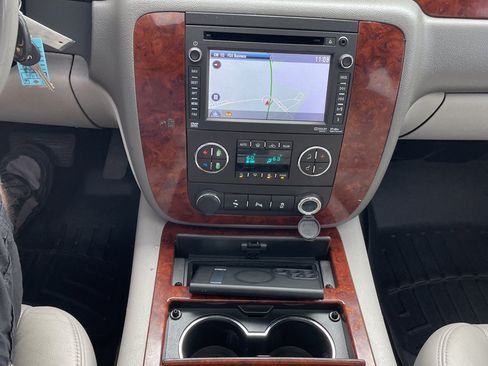 Used 2013 Chevrolet Tahoe LTZ AWD/4WD image 17