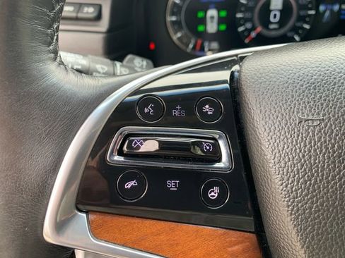 Used 2017 Cadillac Escalade Luxury AWD/4WD image 32