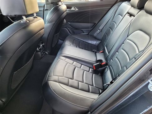 Used 2022 Kia Stinger GT2 image 8