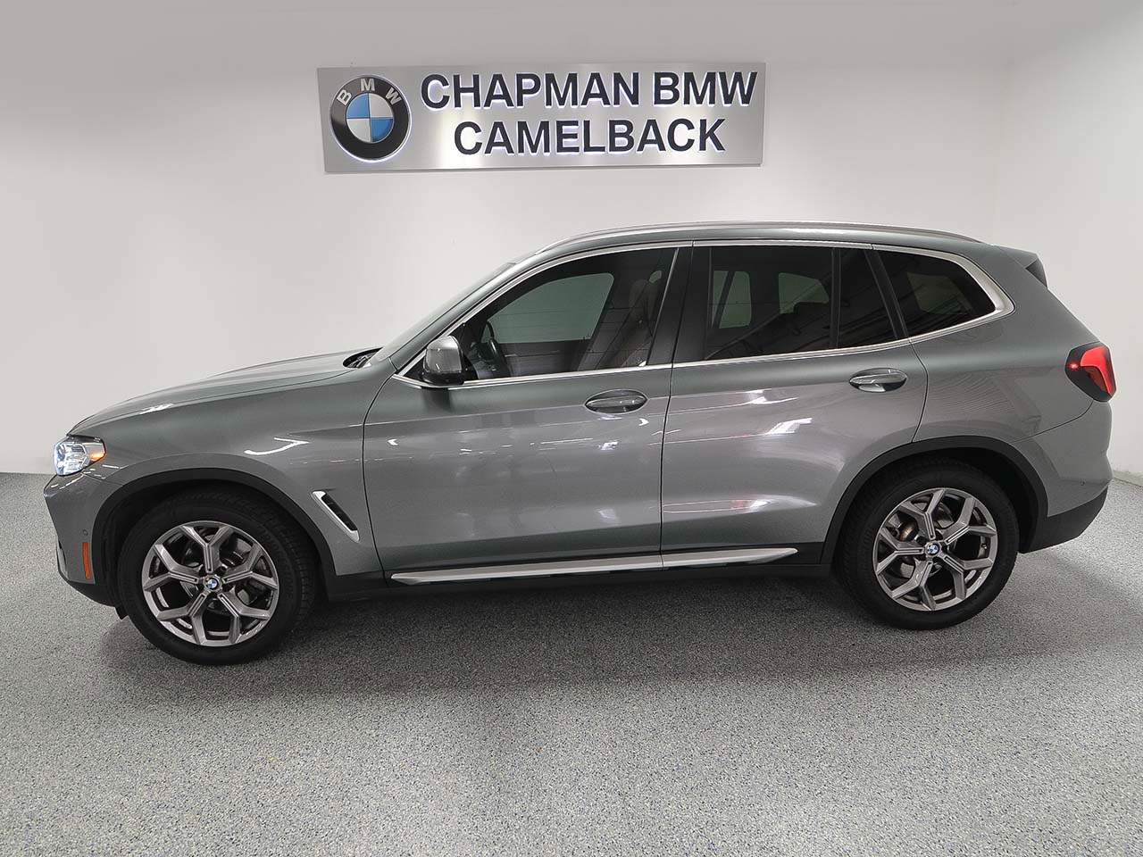 Used 2024 BMW X3 sDrive30i w/ Convenience Package RWD image 3