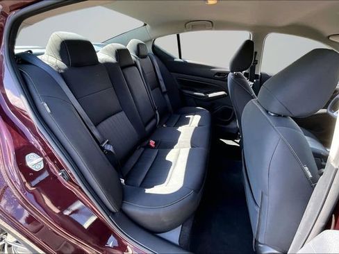 Used 2024 Nissan Altima 2.5 SV FWD image 24