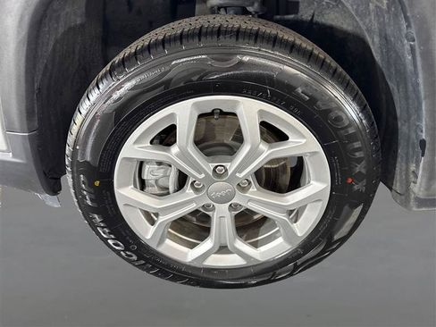 Used 2024 Jeep Compass Latitude AWD/4WD image 22