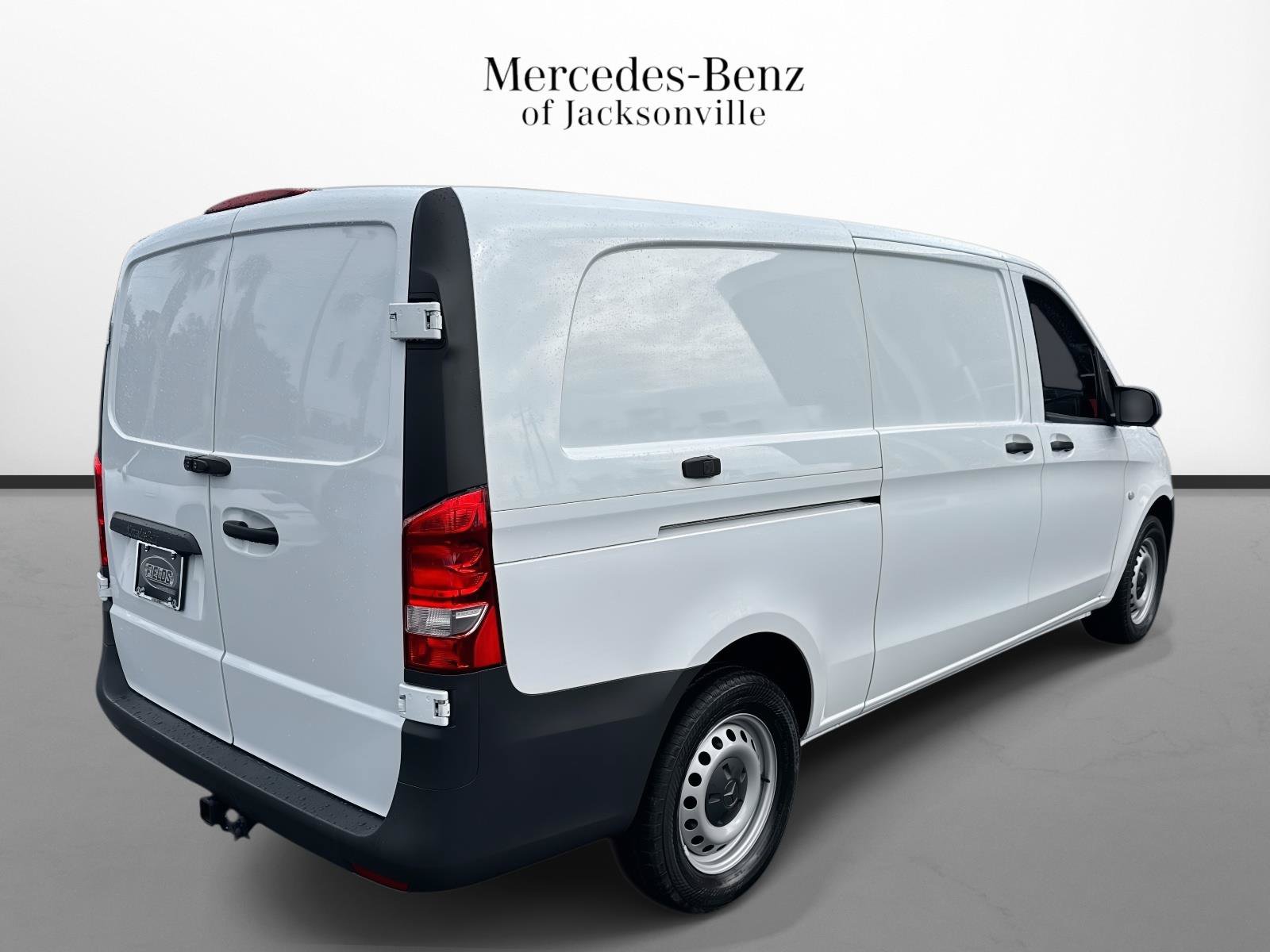 Used 2023 Mercedes-Benz Metris image 3