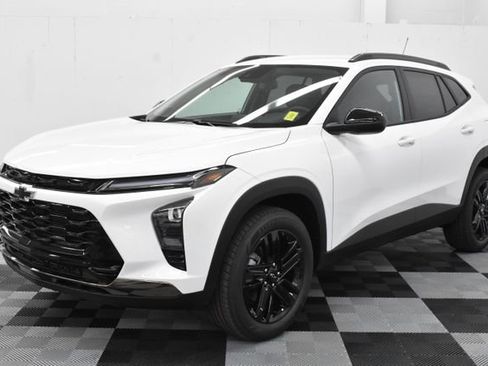 New 2025 Chevrolet Trax ACTIV w/ Driver Confidence Package image 2