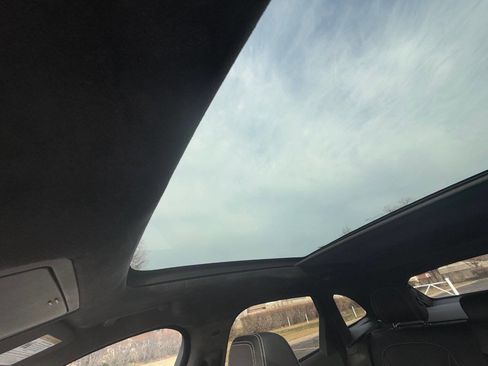 Used 2017 Jaguar F-PACE R-Sport image 13