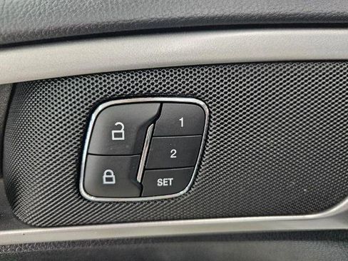 Used 2018 Ford Fusion SE w/ Equipment Group 602A FWD image 32