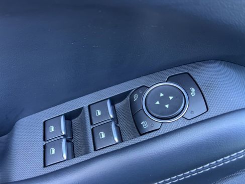 Used 2022 Ford Mustang Mach-E Select image 24