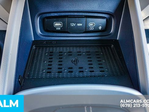 Used 2024 Hyundai Venue Limited image 43