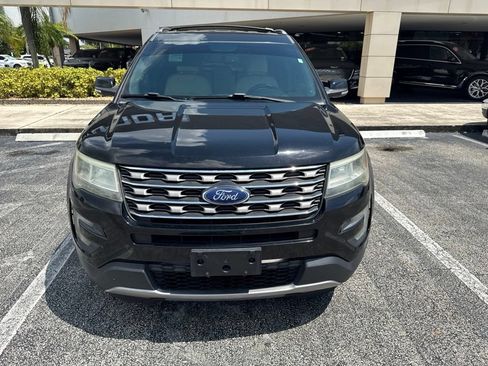 Used 2016 Ford Explorer XLT w/ Equipment Group 202A FWD image 2