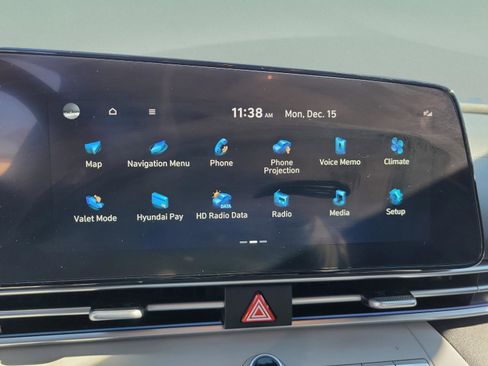 Used 2023 Hyundai Elantra Limited image 26