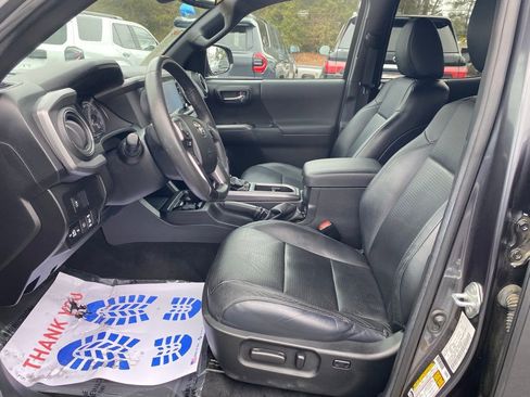 Used 2022 Toyota Tacoma TRD Off-Road image 6