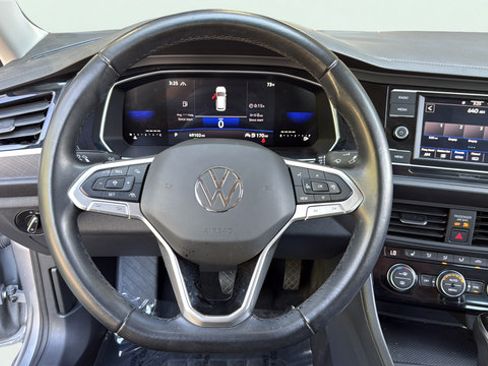 Used 2024 Volkswagen Jetta SE FWD image 16