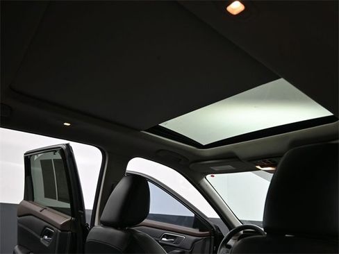 Certified 2021 Nissan Rogue SV w/ Premium Package image 27