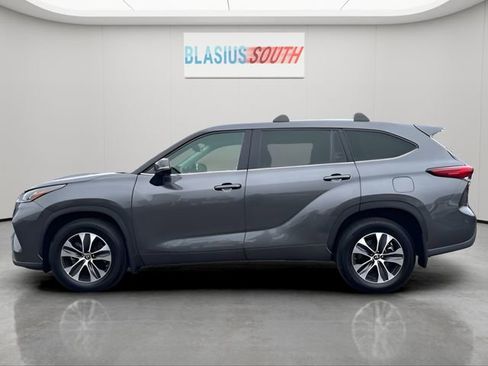 Used 2020 Toyota Highlander XLE AWD/4WD image 6