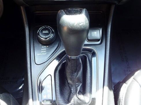 Used 2020 Jeep Cherokee Latitude Plus image 31