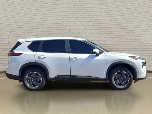 Used 2025 Nissan Rogue SV FWD image 4