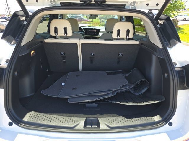 Used 2025 Buick Encore GX Avenir w/ Avenir Technology Package AWD/4WD image 16