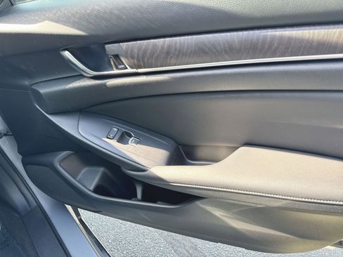 Used 2018 Honda Accord EX image 35