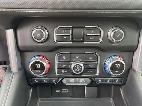 Used 2021 GMC Yukon SLT w/ SLT Luxury Plus Package AWD/4WD image 29