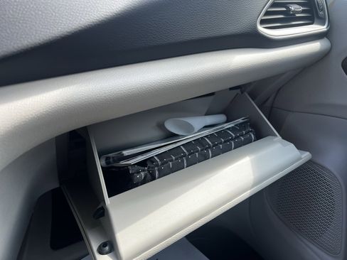 Used 2022 Chrysler Voyager LX image 23