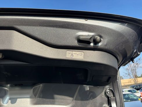 Used 2025 Volkswagen Jetta SE image 24