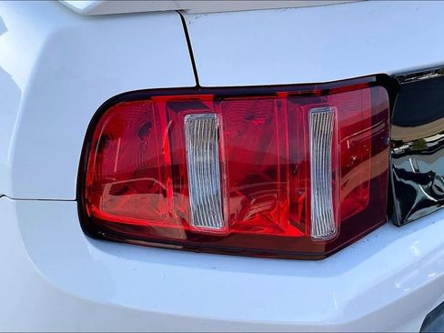 Used 2012 Ford Mustang GT Premium w/ Electronics Pkg RWD image 27