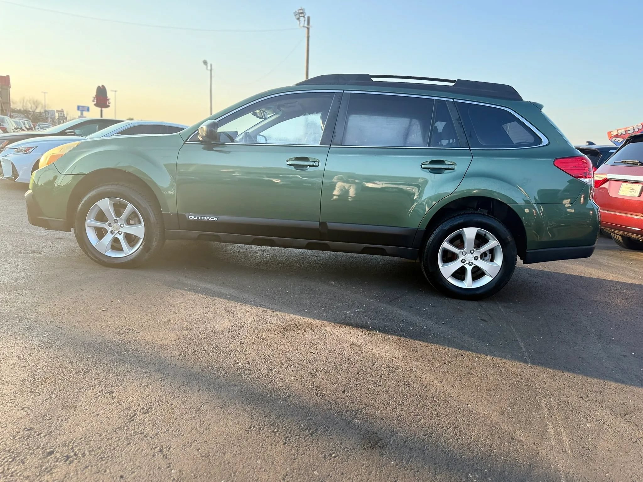 Used 2014 Subaru Outback 2.5i w/ Alloy Wheel Package AWD/4WD image 6