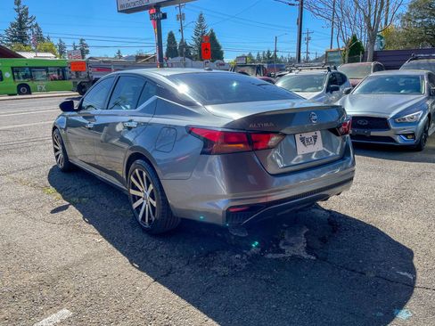Used 2020 Nissan Altima 2.5 S image 2