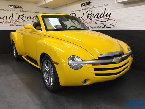 Used 2003 Chevrolet SSR w/ Preferred Equipment Group image 3