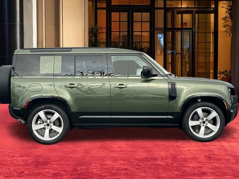 New 2026 Land Rover Defender 110 X-Dynamic SE image 9