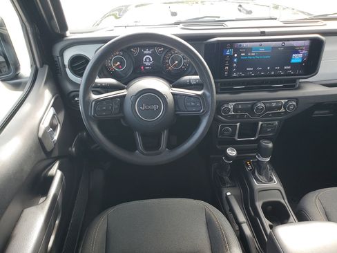 Used 2024 Jeep Gladiator Sport image 18