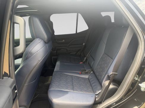 Used 2025 Toyota 4Runner Platinum AWD/4WD image 18