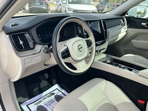 Used 2023 Volvo XC60 B5 Plus image 18