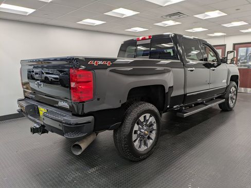 Used 2016 Chevrolet Silverado 2500 High Country w/ Duramax Plus Package image 4