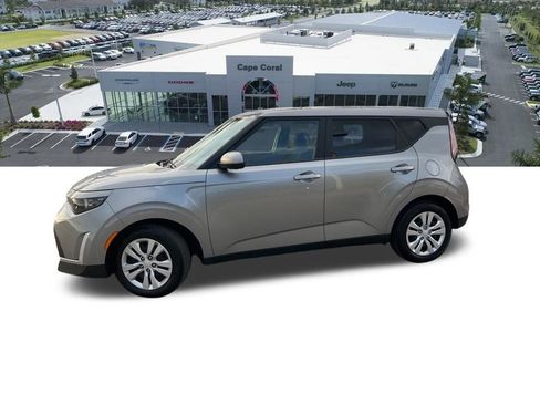 Used 2023 Kia Soul LX FWD image 23