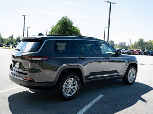 New 2025 Jeep Grand Cherokee L Laredo w/ Luxury Tech Group I RWD image 10