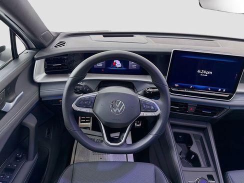 Used 2026 Volkswagen Tiguan SE R-Line AWD/4WD image 23