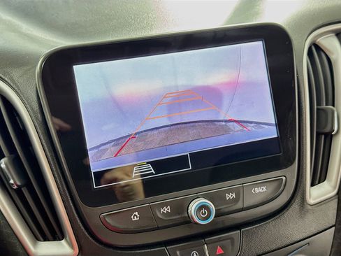 Used 2025 Chevrolet Malibu LT FWD image 3