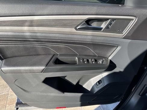 Used 2021 Volkswagen Atlas SEL Premium image 9