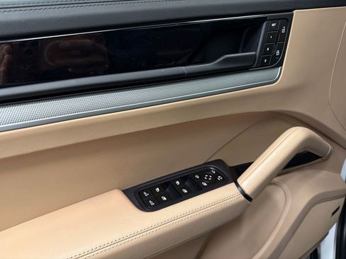 Used 2024 Porsche Cayenne S image 40