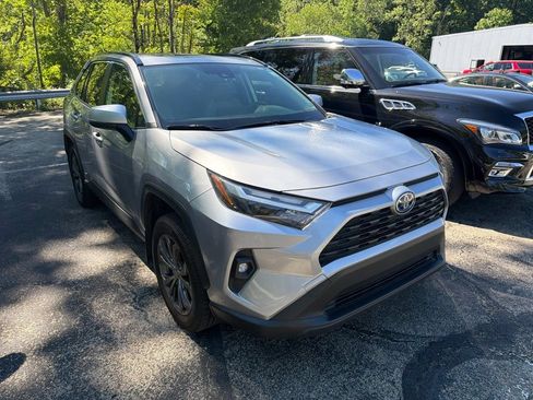 Used 2022 Toyota RAV4 XLE Premium AWD/4WD image 8