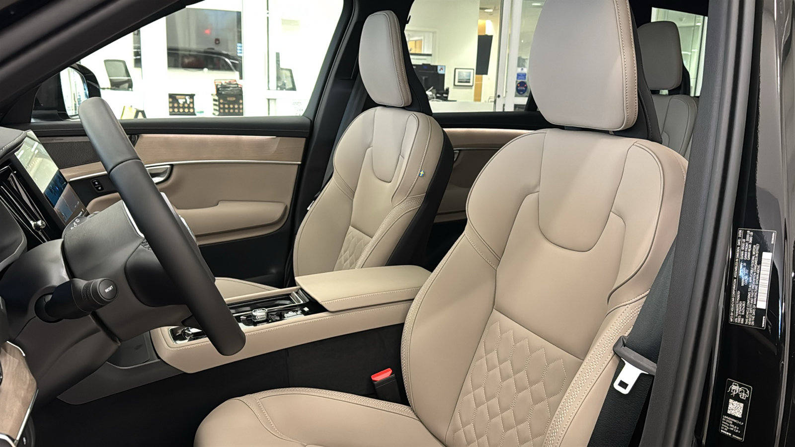 New 2026 Volvo XC90 T8 Plus w/ Protection Package Premier AWD/4WD image 23