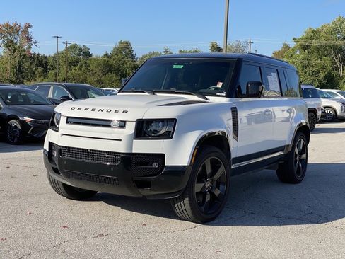 Used 2023 Land Rover Defender 110 X-Dynamic SE image 3