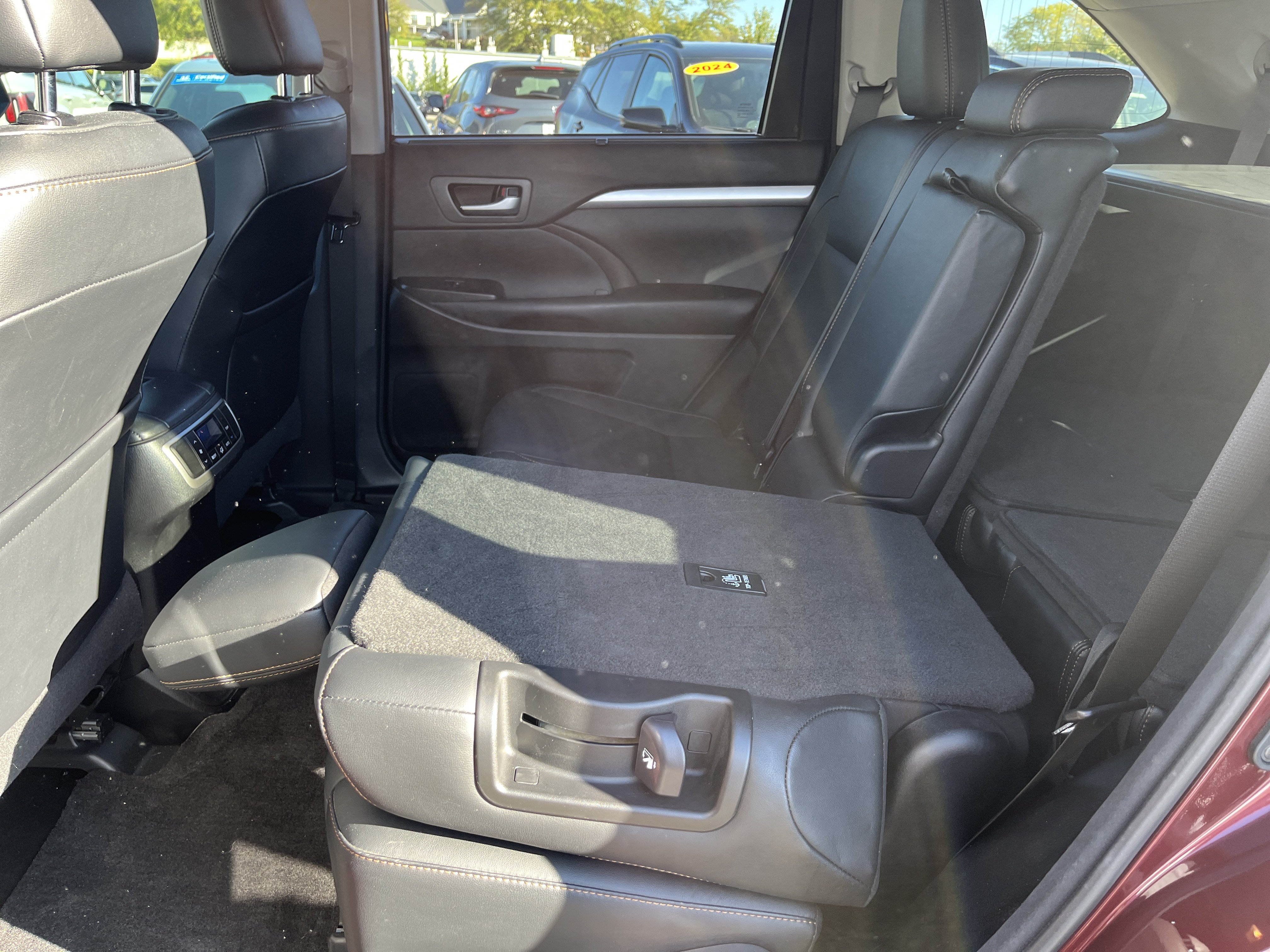 Used 2018 Toyota Highlander XLE FWD image 17
