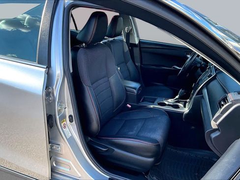 Used 2017 Toyota Camry SE FWD image 9